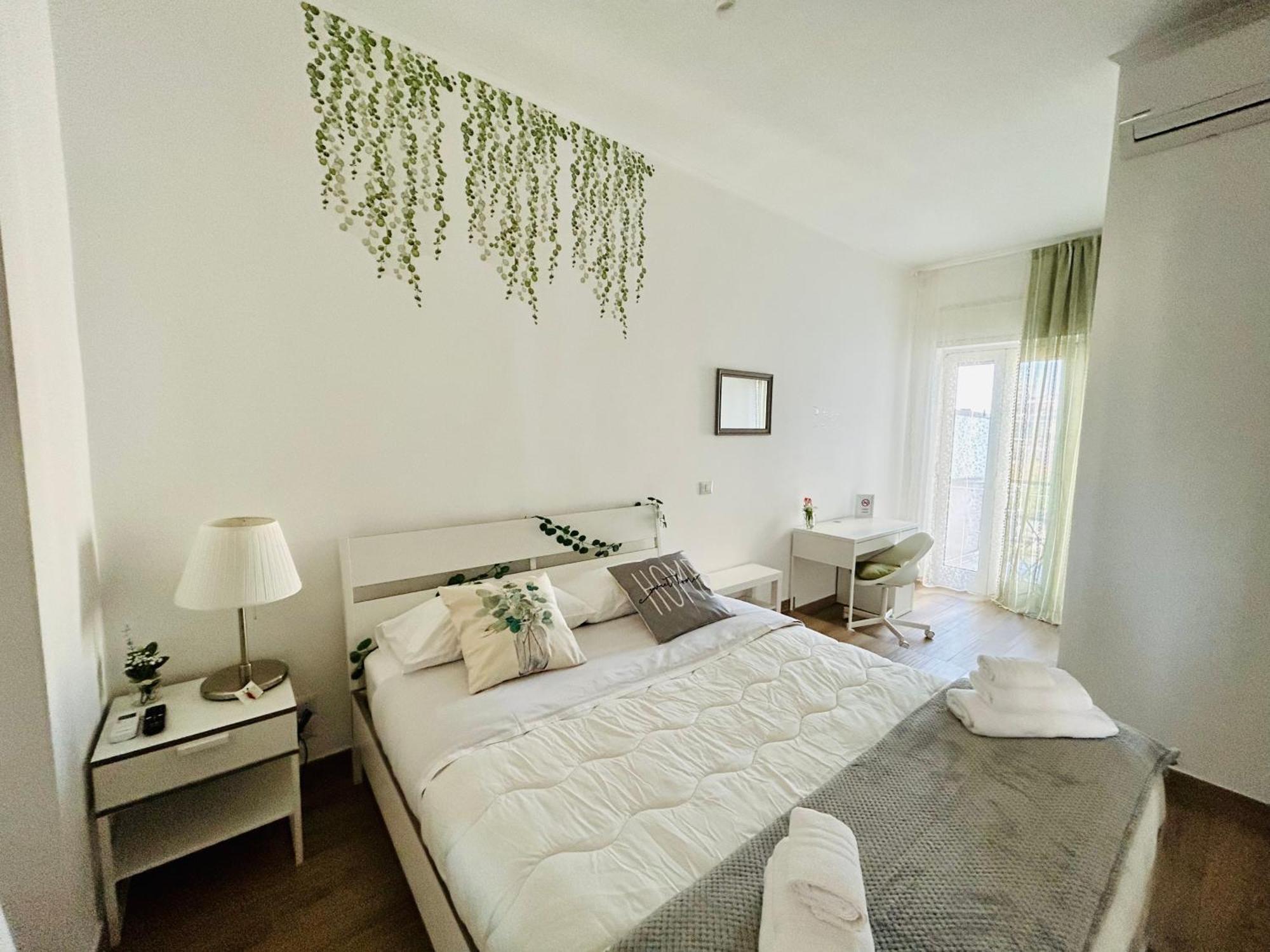 Vivina_081 Hotel Napoli Ngoại thất bức ảnh